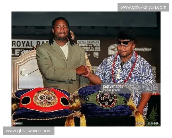 矛与盾的终极礼赞：当“狮子王”遇见“萨摩亚雷霆”，刘易斯vs图阿的权力游戏